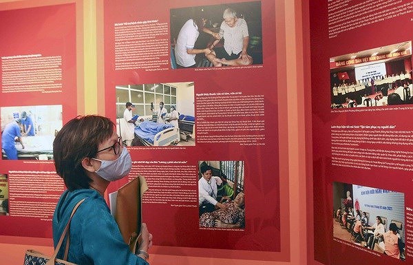 Exposition sur l'exemple moral et la pensee du president Ho Chi Minh hinh anh 2