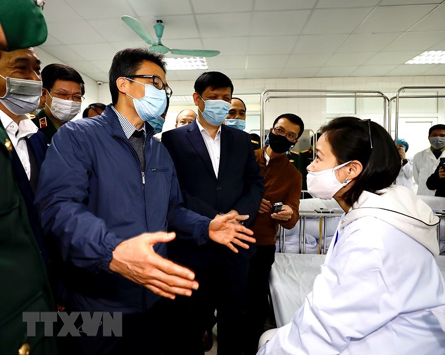 COVID-19 : le vice-PM Vu Duc Dam rend visite aux volontaires aux tests du vaccin Nano Covax hinh anh 3