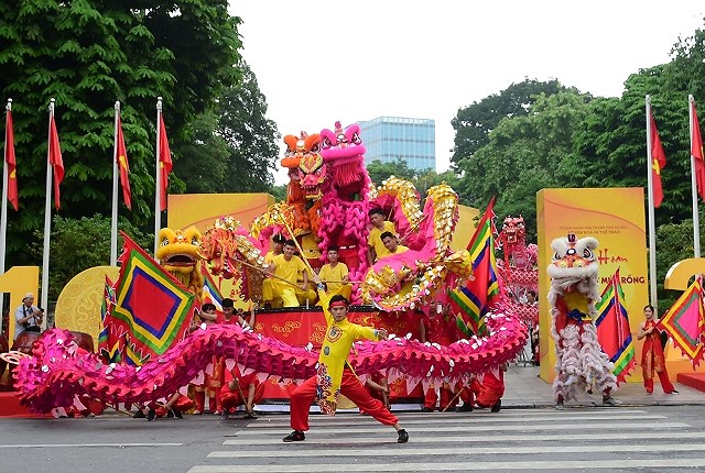 Festival de la danse du dragon a l'occasion du 1010e anniversaire de Thang Long-Hanoi hinh anh 8