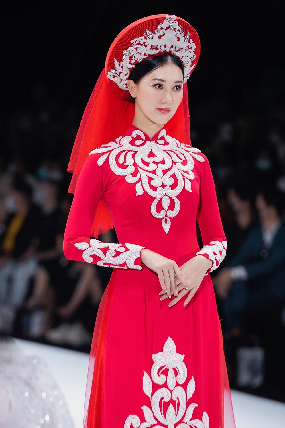 Kim Lang - une collection d'ao dai brodee a la main delicate et impressionnante hinh anh 4