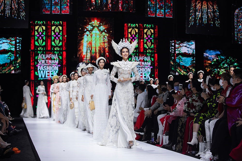 Kim Lang - une collection d'ao dai brodee a la main delicate et impressionnante hinh anh 7