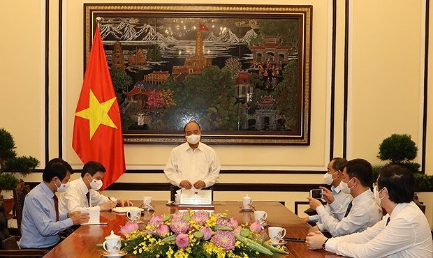 Le president Nguyen Xuan Phuc travaille avec la revue Cong San hinh anh 1