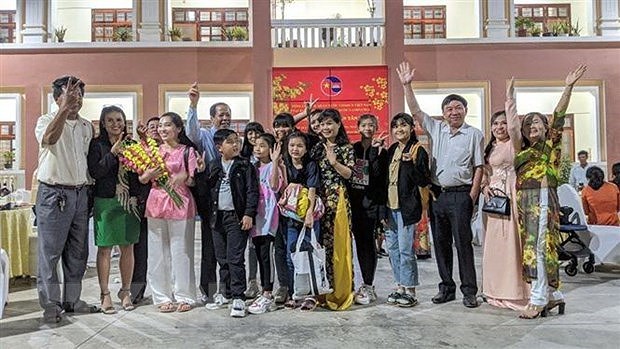 Les Vietnamiens residant au Cambodge attendent avec impatience le 13e Congres national du Parti hinh anh 1