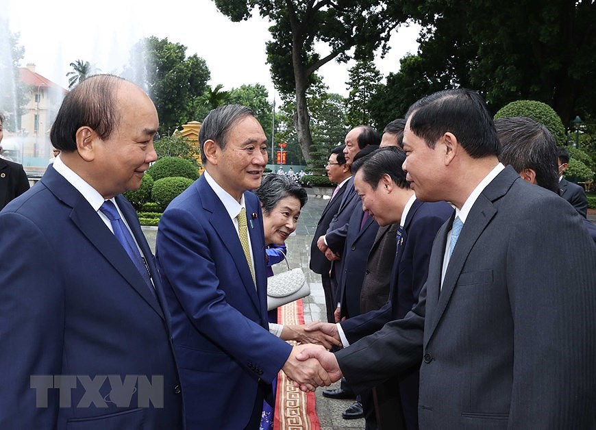 Ceremonie d’accueil du Premier ministre japonais a Hanoi hinh anh 3