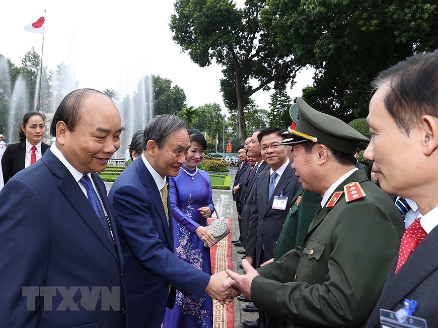 Ceremonie d’accueil du Premier ministre japonais a Hanoi hinh anh 4