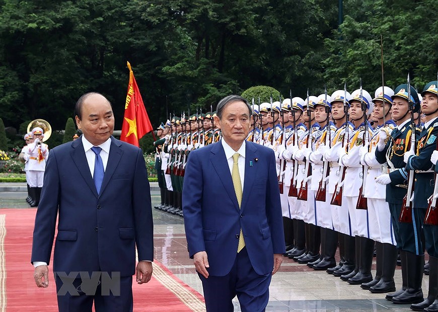 Ceremonie d’accueil du Premier ministre japonais a Hanoi hinh anh 9
