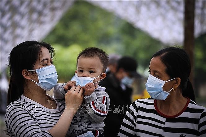 Des experts etrangers estiment le succes du Vietnam dans sa lutte contre le coronavirus hinh anh 1