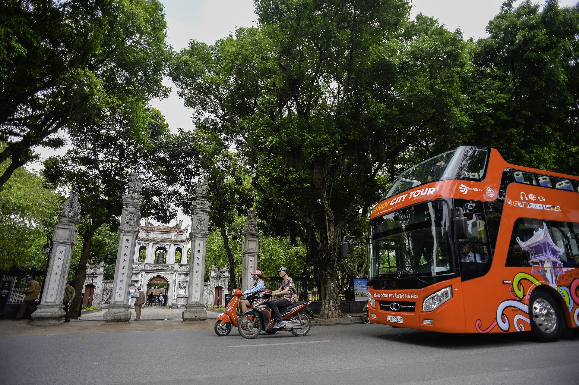 Decouvrir Hanoi a partir des bus a imperiale hinh anh 10