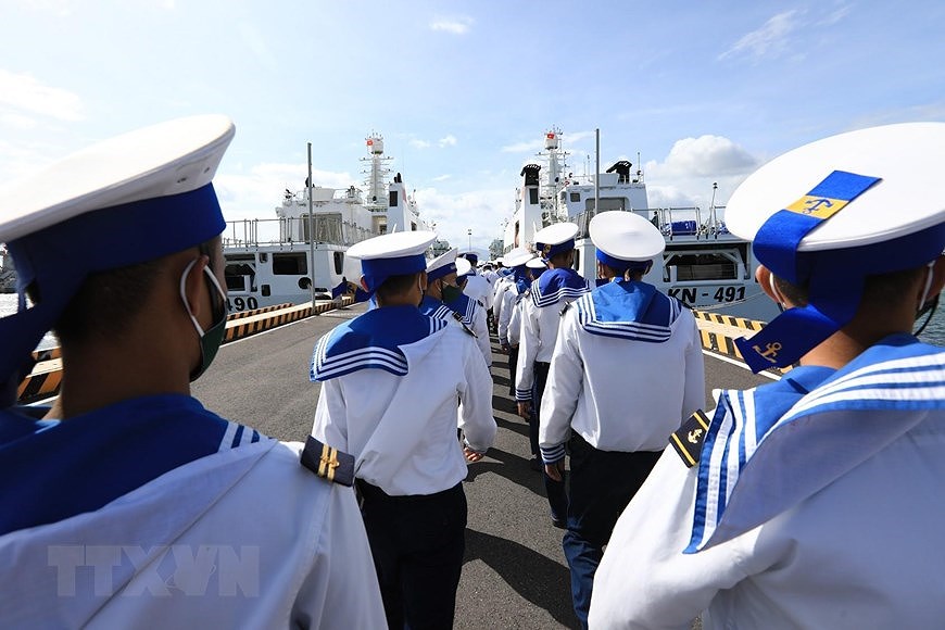 Une delegation de travail de la 4e zone navale en route vers Truong Sa hinh anh 6