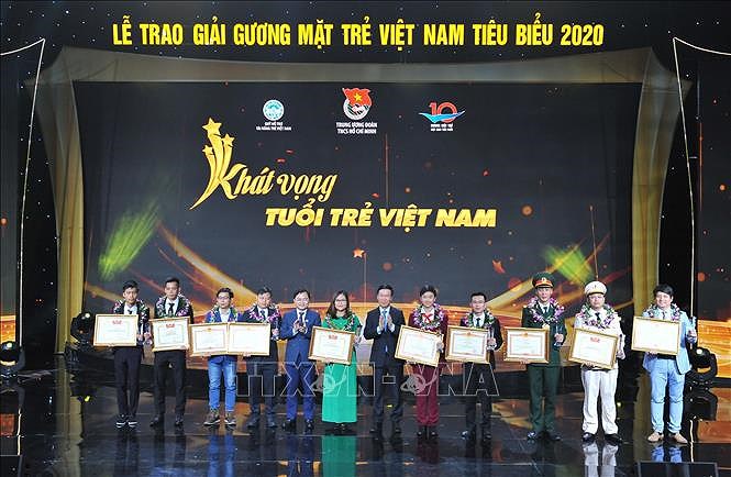 Dix jeunes personnalites exemplaires du Vietnam de 2020 a l’honneur hinh anh 1