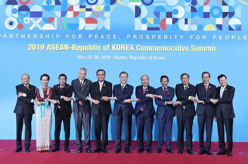 Премьер-министр Вьетнама принял участие в юбилеином саммите АСЕАН-Южная Корея hinh anh 1