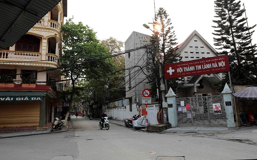 Улицы Ханоя затихают во время социального дистанцирования hinh anh 3
