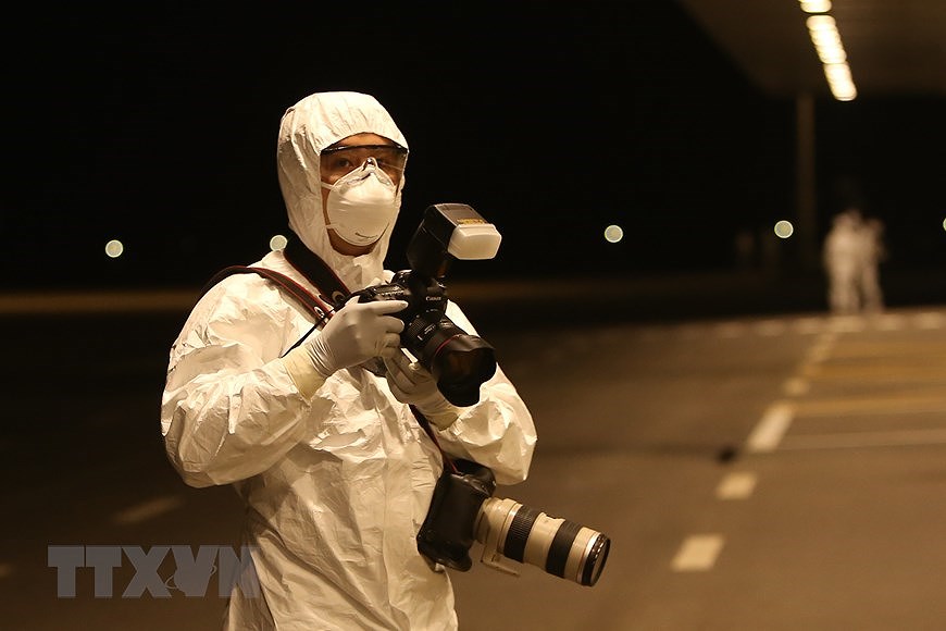 ВИА: Обеспечение безопасности журналистов при исполнении своих профессиональных обязанностеи в условиях эпидемии COVID-19 hinh anh 1