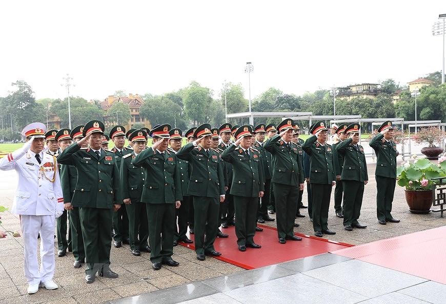 Руководители партии и государства посетили мавзолеи Хо Ши Мина hinh anh 6