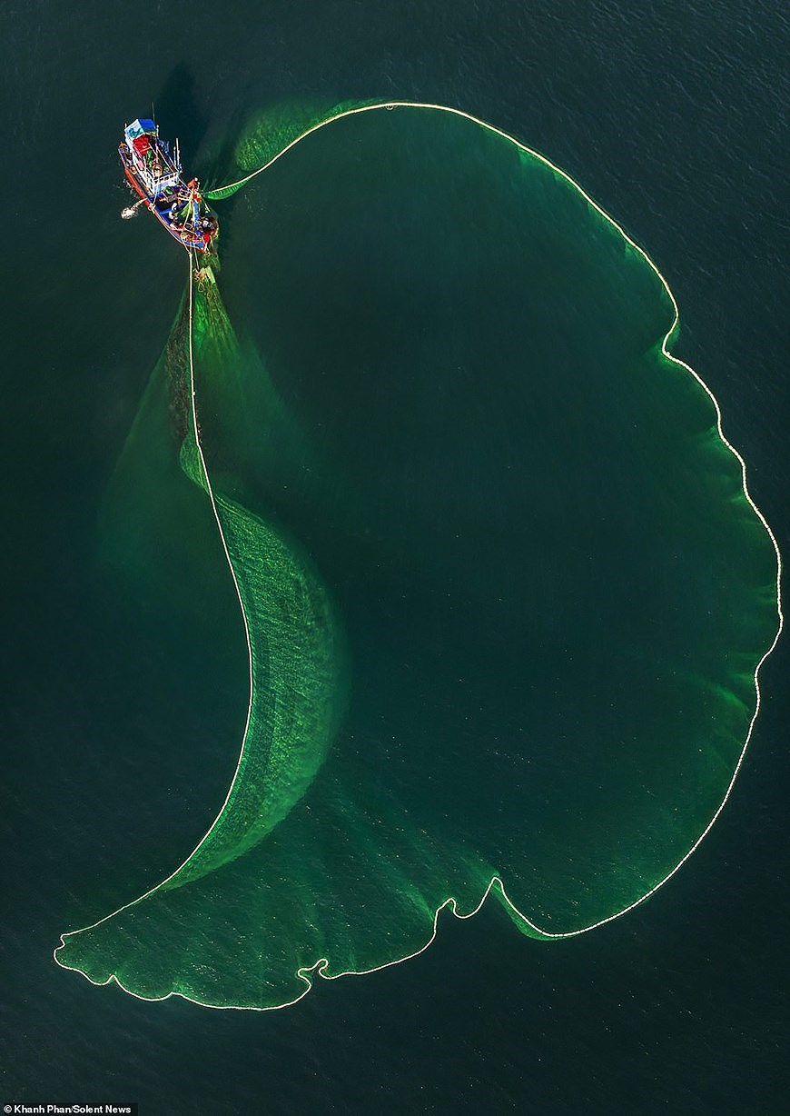 Завораживающие фотографии рыболовных сетеи в водах Вьетнама с высоты птичьего полета hinh anh 7