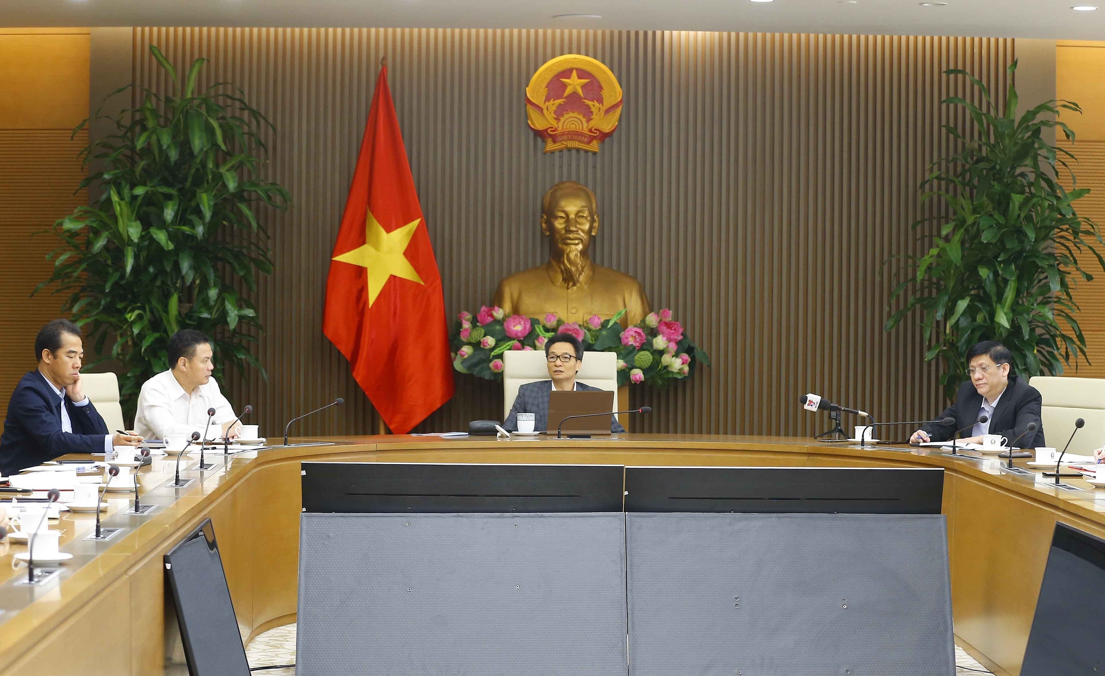 Год борьбы с COVID-19: Вьетнам превращает угрозы в угрозы hinh anh 9
