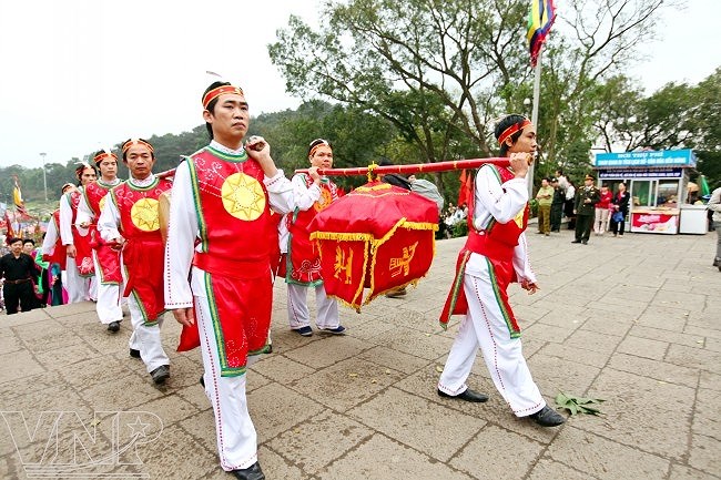 Поклонение королям Хунг - вьетнамская культурная самобытность, символ национальнои солидарности hinh anh 1