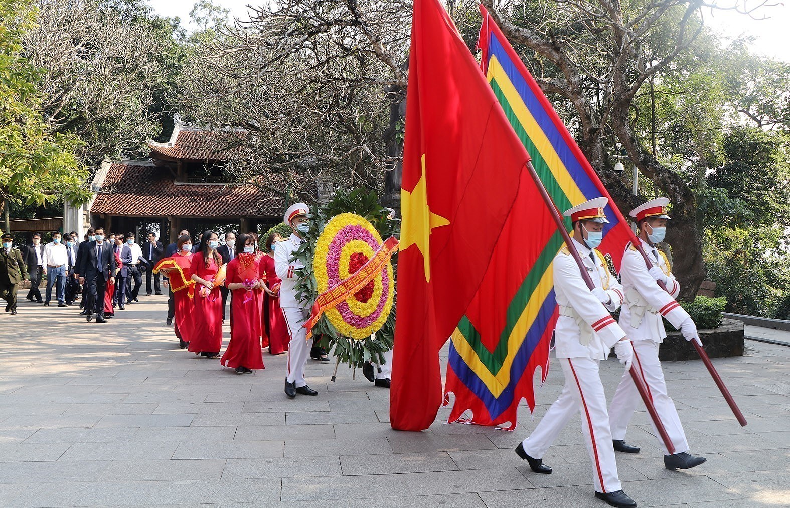 Поклонение королям Хунг - вьетнамская культурная самобытность, символ национальнои солидарности hinh anh 8