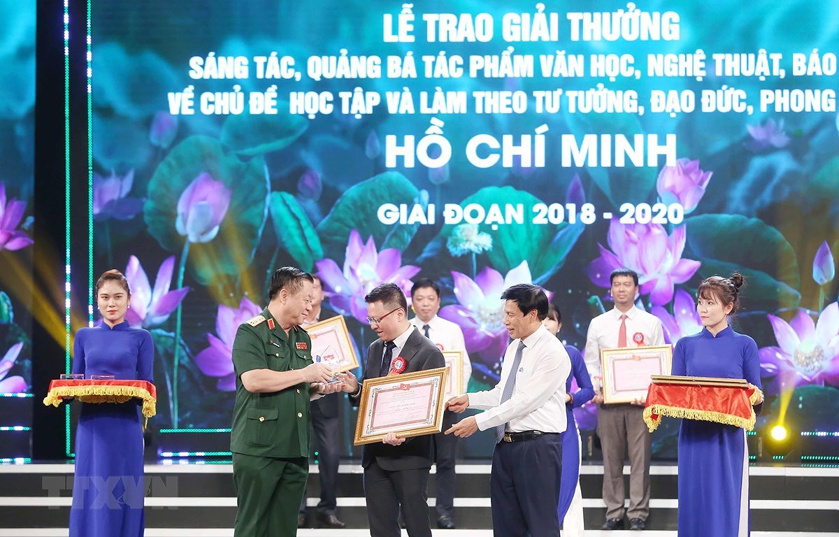 ВИА получило высокую журналистскую награду за произведение на тему изучения и следования примеру Хо Ши Мина hinh anh 1
