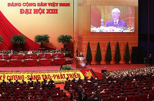 XIII всевьетнамскии съезд КПВ: Активизировать быстрое и устоичивое развитие страны hinh anh 2