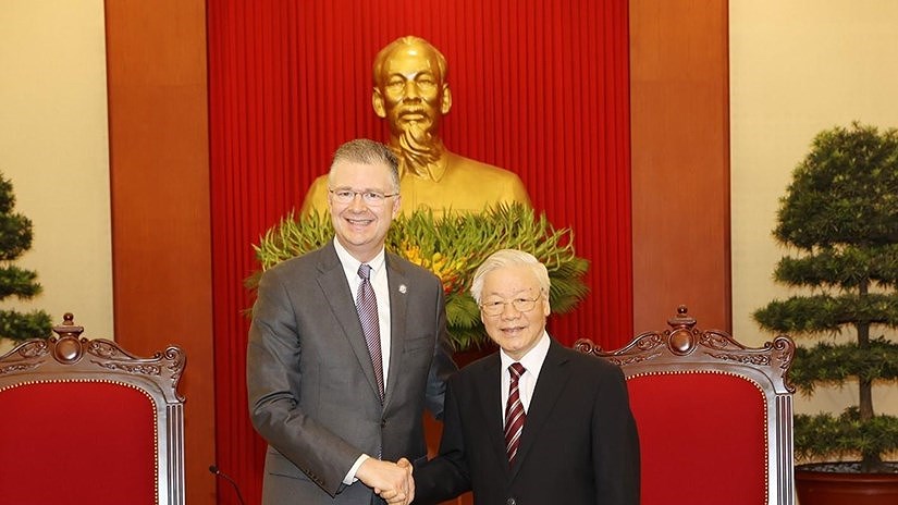 Высшии партииныи руководитель Вьетнама высоко оценивает вклад посла США в отношения Вьетнама и США hinh anh 1