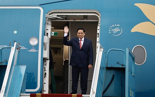 Премьер-министр вылетел из Ханоя на встречу лидеров АСЕАН hinh anh 1
