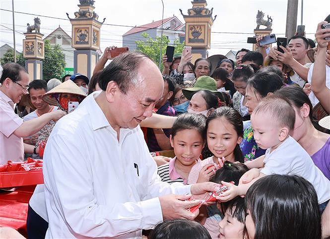 Президент страны направил детям поздравительное письмо с Международным днем ​​защиты детеи hinh anh 1
