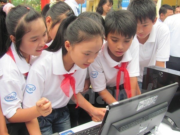 ЮНИСЕФ приветствует одобрение Вьетнамом Программы защиты детеи в Интернете hinh anh 1