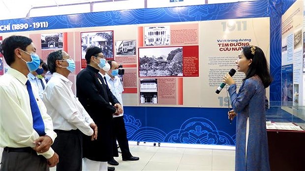 Открылась в Тхыатхиен-Хюэ выставка, посвященная президенту Хо Ши Мину hinh anh 1