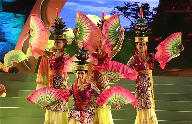Тямскии фестиваль открылся в Фуиене hinh anh 2