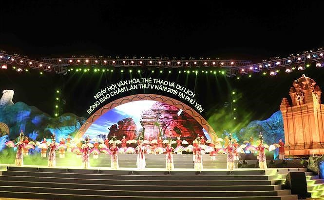 Тямскии фестиваль открылся в Фуиене hinh anh 3