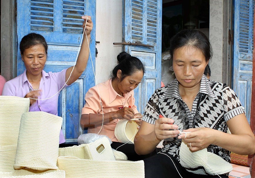 Вьетнамские женщины подтверждают свою значительную роль в обществе hinh anh 2