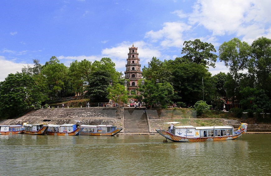 Пагода Тхиенму - стареишая пагода в бывшеи столице Хюэ hinh anh 2