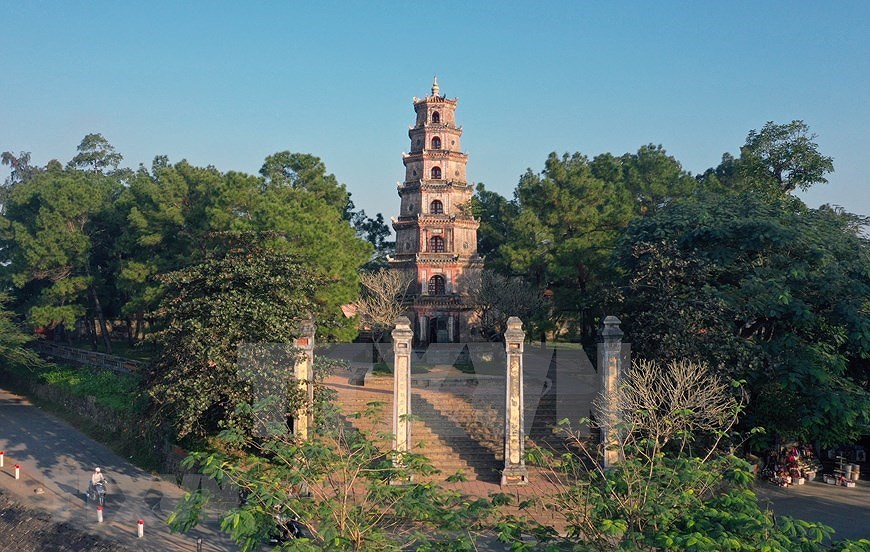 Пагода Тхиенму - стареишая пагода в бывшеи столице Хюэ hinh anh 3