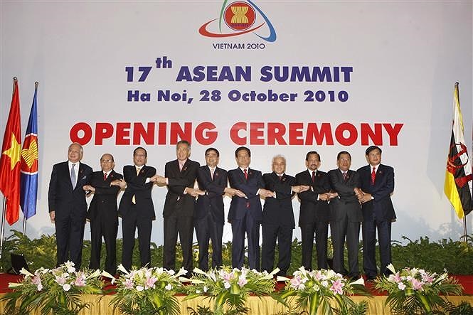 Вьетнам активно способствует созданию сообщества АСЕАН hinh anh 9