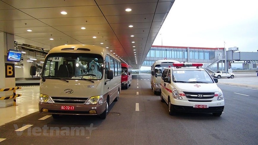 Аэропорт Вандон принимает вьетнамских граждан из Европы hinh anh 9