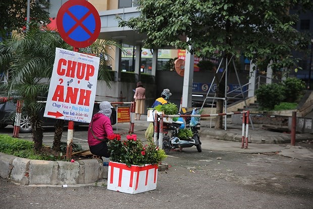 Во Вьетнаме строго соблюдают режим «социального дистанцирования» для предотвращения распространения болезни hinh anh 5