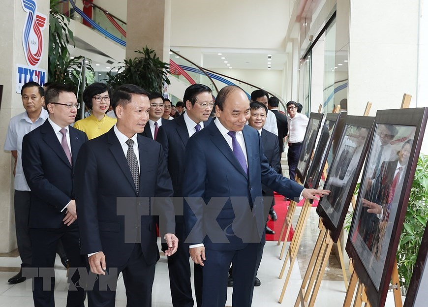 Премьер-министр принял участие в церемонии по случаю 75-летия основания Вьетнамского информационного агентства hinh anh 10