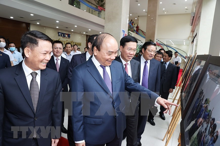 Премьер-министр принял участие в церемонии по случаю 75-летия основания Вьетнамского информационного агентства hinh anh 11