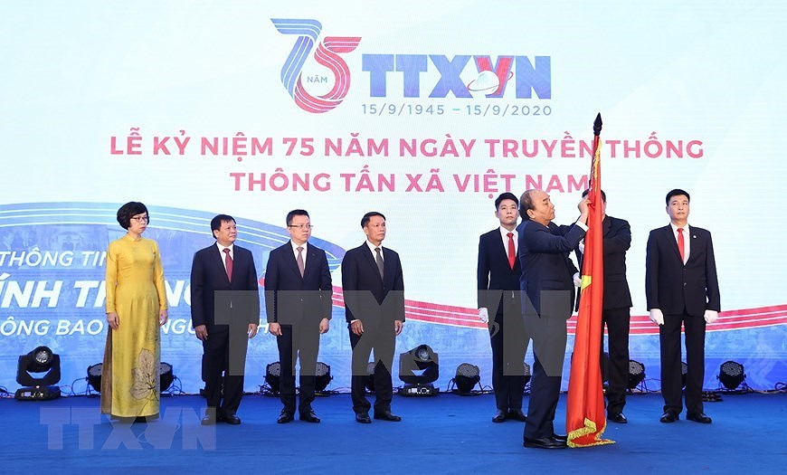 Премьер-министр принял участие в церемонии по случаю 75-летия основания Вьетнамского информационного агентства hinh anh 21