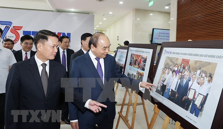 Премьер-министр принял участие в церемонии по случаю 75-летия основания Вьетнамского информационного агентства hinh anh 7