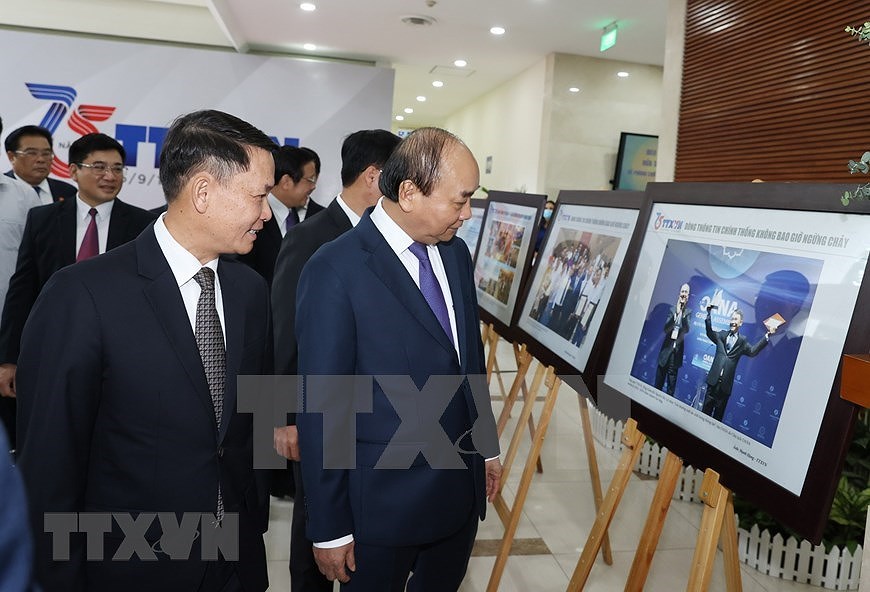 Премьер-министр принял участие в церемонии по случаю 75-летия основания Вьетнамского информационного агентства hinh anh 8