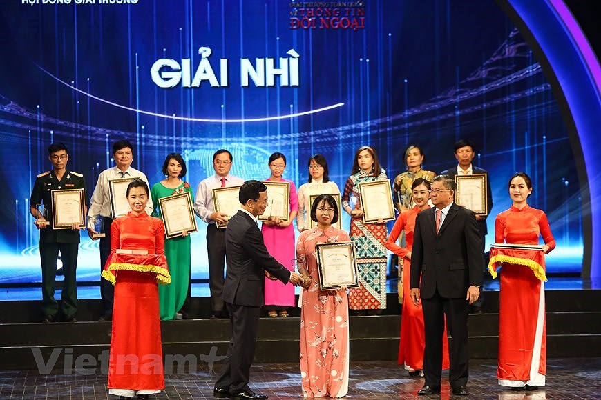 Обзор церемонии вручения Национальнои премии внешнего информирования hinh anh 11