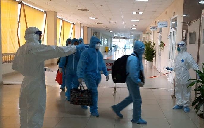 219 вьетнамских граждан, вернувшихся из Экваториальнои Гвинеи, отправляются в карантин hinh anh 4