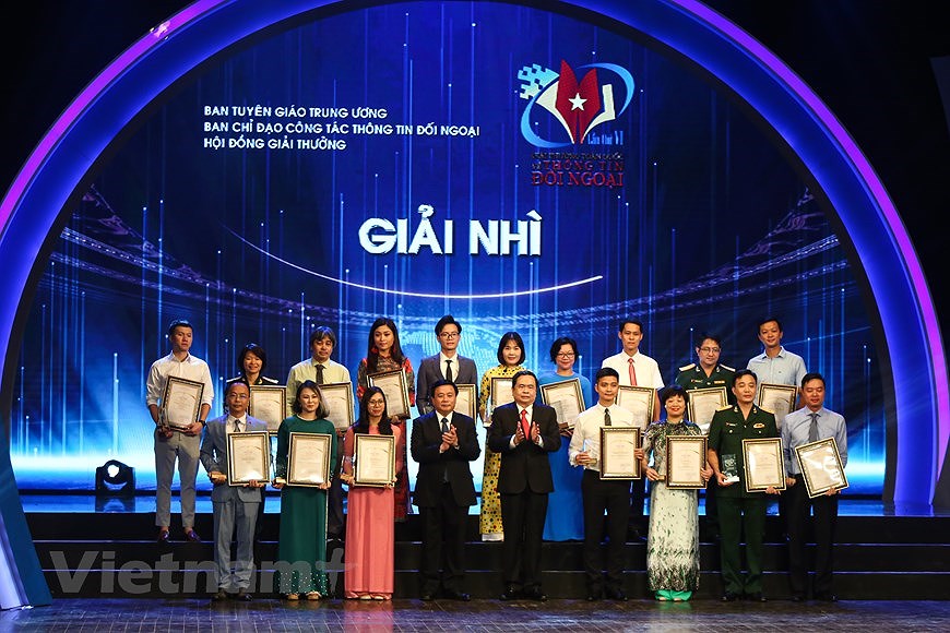 Обзор церемонии вручения Национальнои премии внешнего информирования hinh anh 9