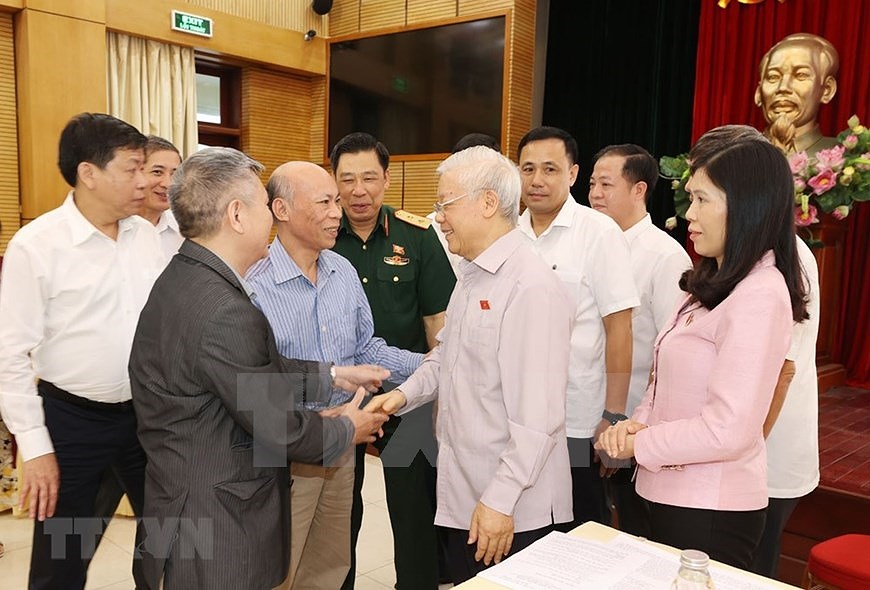 Генеральныи секретарь ЦК КПВ, президент Вьетнама встретился с избирателями Ханоя hinh anh 13