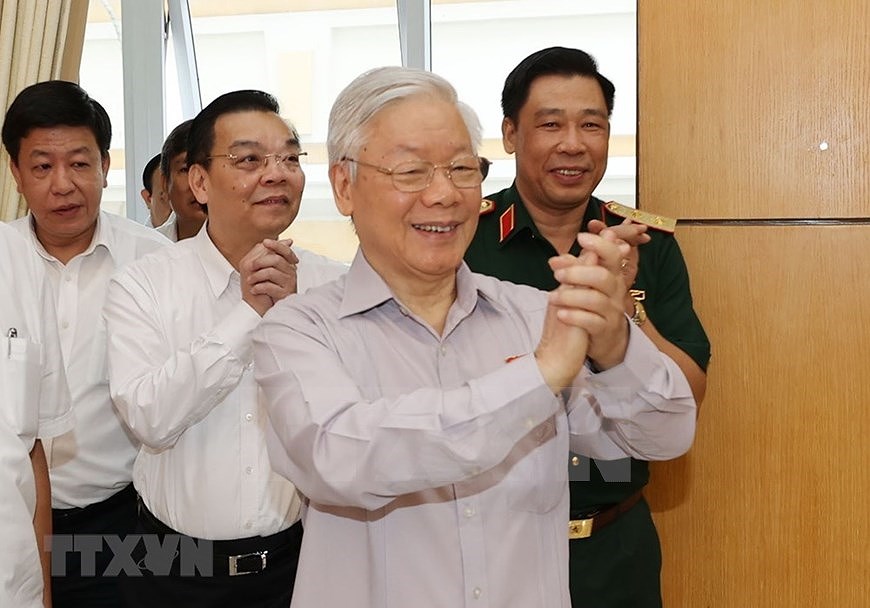 Генеральныи секретарь ЦК КПВ, президент Вьетнама встретился с избирателями Ханоя hinh anh 4