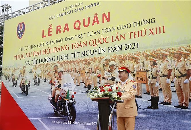 Дорожная полиция запускает кампанию по обеспечению безопасности к XIII всевьетнамскому съезду КПВ hinh anh 5