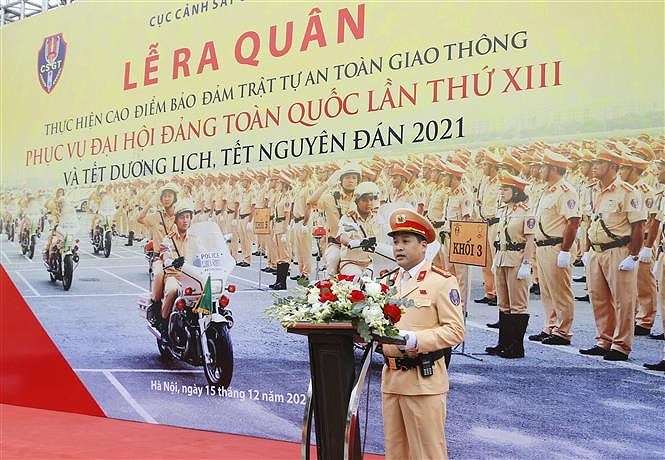 Дорожная полиция запускает кампанию по обеспечению безопасности к XIII всевьетнамскому съезду КПВ hinh anh 9