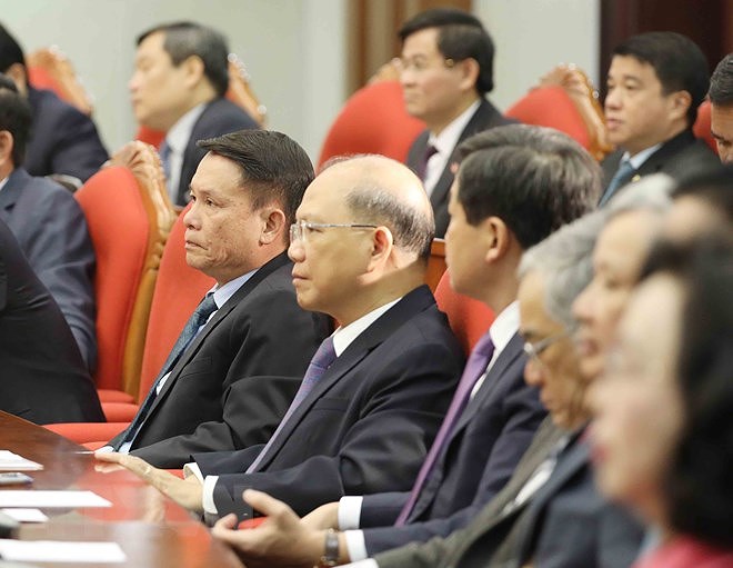 В Ханое торжественно открылся 15-и пленум ЦК КПВ 12-го созыва hinh anh 13